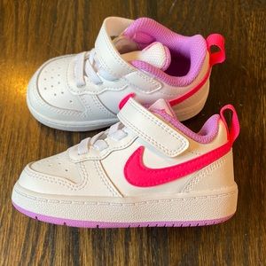 Never worn! Nike 5C Toddler Court Borough Low